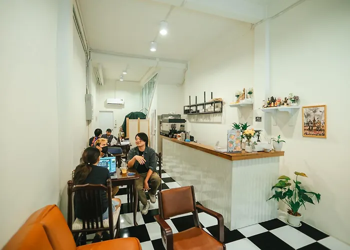 Noir Cafe And Chinatown *