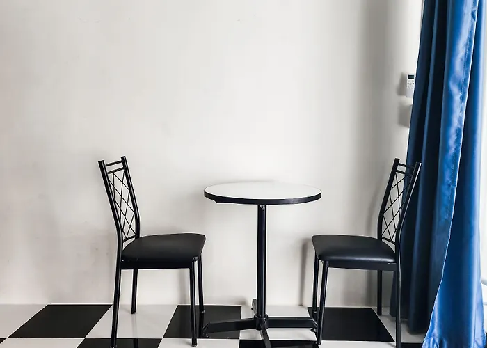 Noir Cafe And Chinatown *